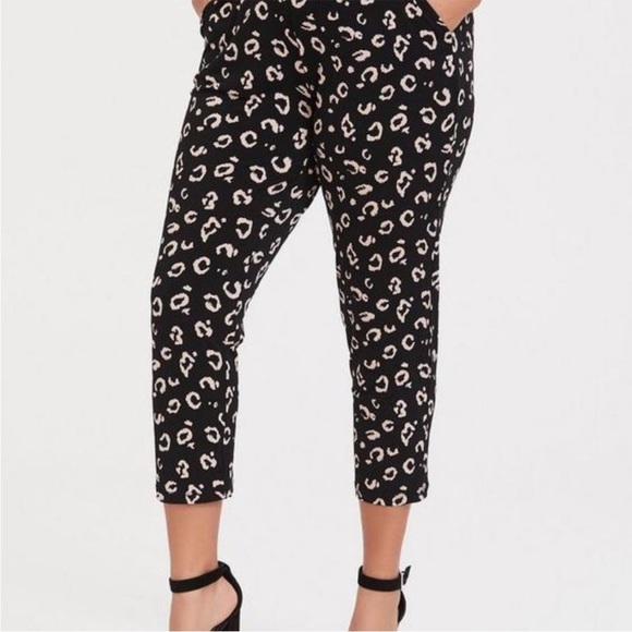 Torrid Studio Knit Tapered Pant Black Leopard Size 2 (2X) - Picture 2 of 7